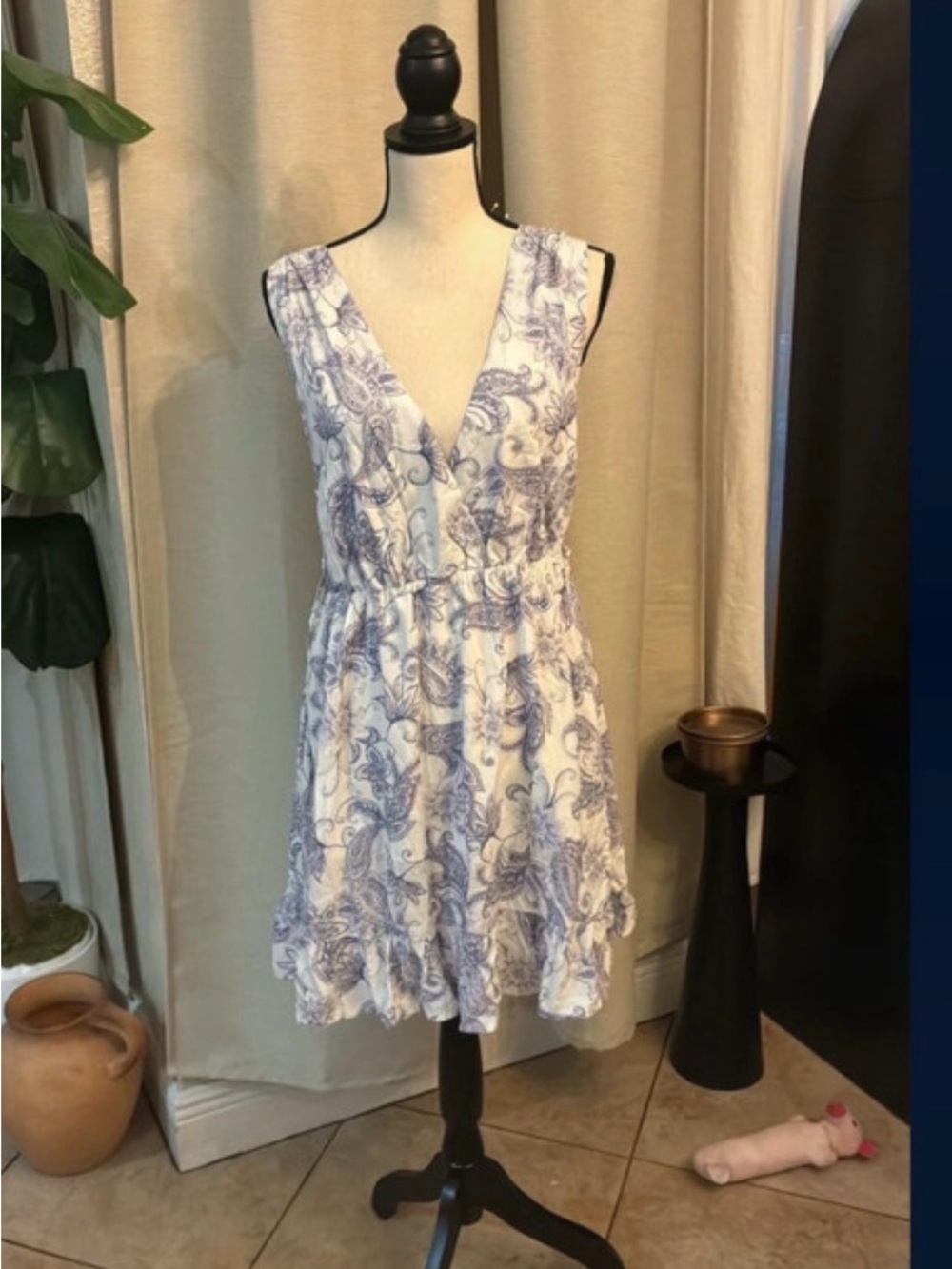 Sleeveless V-Neck Blue Paisley Summer Dress